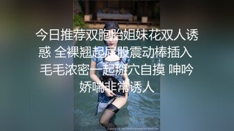   穿着粉红色小碎花的气质美少妇和炮友啪啪操逼做爱，一顿爆操之下白浆四溅，电话之下更加刺激