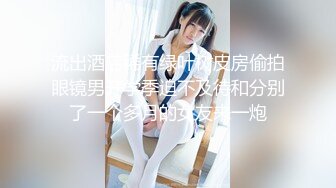  漂亮美女3P 一白一黑两根大肉棒 还是选择黑祖宗的插逼 另一根插嘴 表情很舒坦