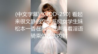 气质眼镜美女电话邀约人妖和帅哥到家玩群P混乱性爱啪啪各种混战人肉叠操精液尿一起射