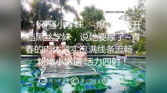 《我和妈妈的乱伦史》外婆住在隔壁❤️第一次操穿黑丝的妈妈 小声对白（妈妈首度露脸