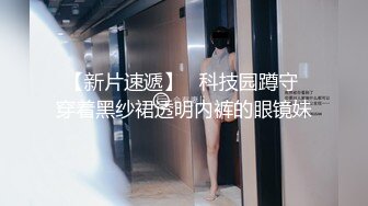 商场女厕全景偷拍 运动衫美女的小嫩鲍