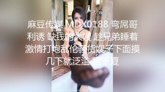 SPA养生馆男技师偷拍女客人服务过程，20多岁无毛肥逼骚货，精油推屁股油光程亮，跳蛋塞入震动，跪在按摩床上后入爆插