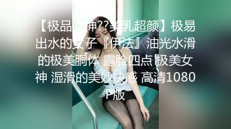  皮肤黝黑的漂亮女友，露脸出镜骑乘大肉棒，全程都是女友在动，舒服内射！