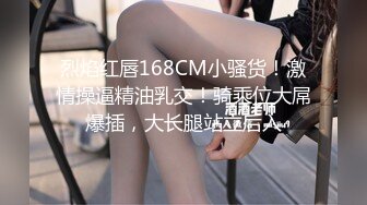 公寓管理员晚上值班很无聊躲在窗外偷窥女住客脱衣服洗澡出来