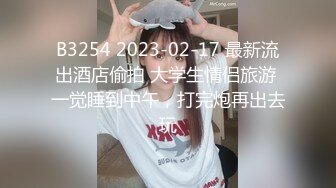 公交車上伸到四個美女裙底偷拍透明內內,陰毛和小穴看得一清二楚