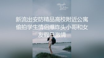 UR级！极品美女逛超市撅屁股被CD骚丁  眼镜长裙少妇独自吃小吃。正经的长相却穿了透明骚窄内