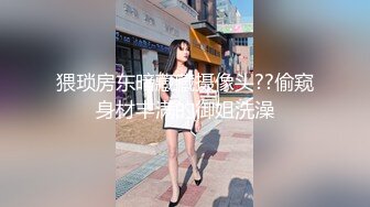 穿背带裤的少妇以这种方式尿尿 笑死