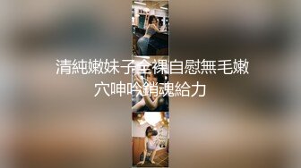 小夫妻直播赚钱，卧室中花样大战，对着奶子打飞机，大白屁股女上位啪啪