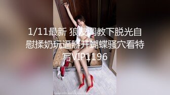 妹子水蜜桃形大奶双指深抠粉嫩无毛逼高潮后玩3P