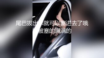 外表清纯短发美妞为赚钱下海，连体白色渔网袜，掏出白嫩奶子揉捏