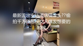 深夜场约了牛仔裤妹子，沙发调情一番再到床上口交上位骑坐，后入猛操晃动奶子