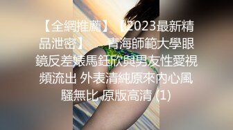 偷拍大师商场尾随气质少妇偷拍裙底风光，性感的镂空内裤上面真空没戴文胸