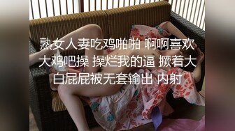 嫩模丝丝坐在沙发上玩逼拍写真被摄影师和导演肆意玩弄