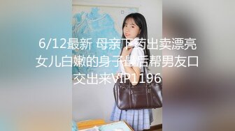 高颜值台湾巨乳骚母狗 无毛馒头穴插小怪兽玩的嗨