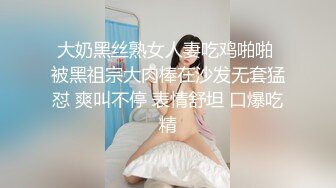 淫荡熟女富婆让肌肉男肏老骚逼，还自己用手机拍给她舔逼