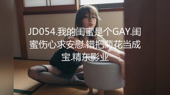 【新片速遞】 卷发虎牙轻熟女露脸全裸自慰，丰满身材，白虎穴还算干净手指抠逼，白浆渗出