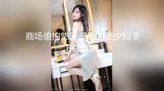 这女的把穴扒开那么大，让我们看里面塞的啥？