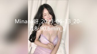  漂亮美女3P 一白一黑两根大肉棒 还是选择黑祖宗的插逼 另一根插嘴 表情很舒坦