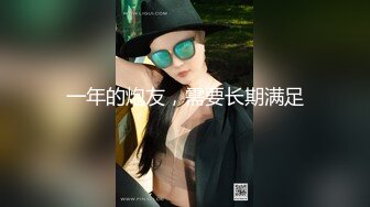 商场女厕全景偷拍高跟制服美女职员的小黑鲍