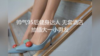 极品女神车模洗澡自拍不知道摄像师下面会偷柴不