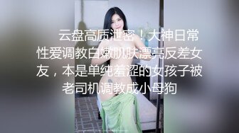 【新片速遞】  动情的骚妹子让小哥亲着小嘴揉着奶子又抠逼，让小哥舔逼自己揉奶子好有感觉表情好骚，后入爆草允吸小哥手指