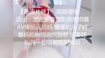 纯天然巨乳网红女神！一对豪乳又大又粉嫩！脱光光揉搓乳头，性感美臀摇摆，穿上吊带网袜