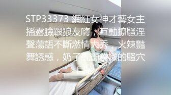  妹子开始拍还害羞后面到了高潮在镜头前就各种搔首弄姿