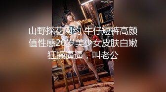 两男两女约个少妇激情大战 一对先开操旁边观战 口交舔屌翘起屁股后入