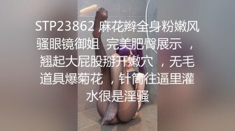 颜值区白丝女神初次下海直播小秀，露脸性感好身材展示，揉着骚奶子诱惑狼友镜子里还能看见性感的小屁股真骚