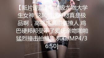 牛仔短裤腿上纹身大奶妹 ，穿上全套情趣装继续第二炮 ，掰穴舔逼足交调情，特写进出狂操