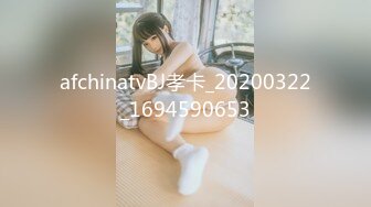 修长美腿极品外围小姐姐 手伸进衣服捏奶子 翘着屁股舔屌很享受 骑乘打桩猛操侧入