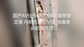 Nanako 在她性感的角色扮演中身材矮小地站在你面前，试图隐藏她是多么的角质。所以你命令她站在那里，用她的内裤按摩她的阴蒂。但是你想要更多，让她脱掉她的内裤，试着在抚弄自己的同时保持站立。当她几乎无法站立时，您让她坐在沙发上，但她必须在她的阴蒂上使用强力振动器以使自己反复达到高潮。