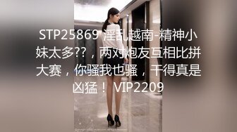 -三男两女5P大乱交 骑乘抽插两根JB抓手里 边操边插嘴 闺蜜加入一人一个操 后入轮流操