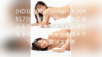   罕见极品粉穴00后学生妹被窝里给大家看小嫩穴，白嫩奶子乳晕也很粉