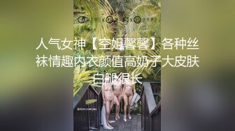  童颜巨乳小骚妹全程露脸大秀直播，性感的爆奶子自慰骚穴，给小哥舔弄大鸡巴