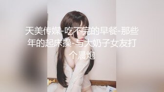 YC商场抄底齐逼白裙黄发小美妞??蕾丝黑窄内遮盖不住肥臀和深沟