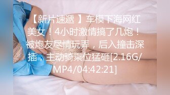 口球小乳夹微胖女神的极品诱惑，全程露脸大秀直播，听狼友指挥揉奶玩逼，逼逼特写自慰呻吟表情好骚