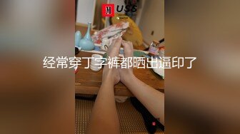 《极品CP魔手外购》想要精品必须作死后续！貌似男扮女装冒着风险藏身女厕~赤裸裸的拍脸拍逼有美女有极品逼4K原画 (4)