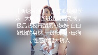 双胞胎姐妹相约婚纱店试婚纱