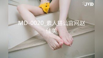 19歲清純學生！超級可愛~【你的學妹】，獨自在家鎖上門，閨房裏換裝自慰，撒尿特寫，水真多一直流個不停