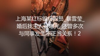 約了個顔值不錯短裙妹子啪啪 口交穿著衣服上位