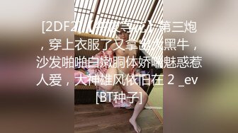 娇滴滴贫乳小女友，来家里操逼，正入抽插小眼神，爽的娇喘呻吟好听，很是享受，埋头吃吊69互舔