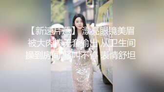 摄像头监控偷拍村长的瓜儿子在家玩小姐样子傻傻的