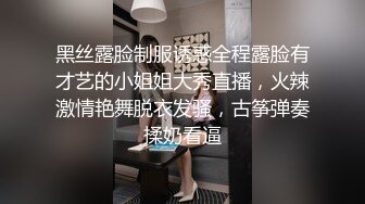 纯欲少妇好骚啊，开档黑丝丰乳翘臀大肥逼水又多，露脸大秀奶子上还有纹身，揉着奶子抠着逼淫水泛滥精彩刺激