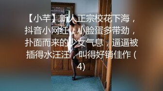 第一次自拍后入老婆大屁股