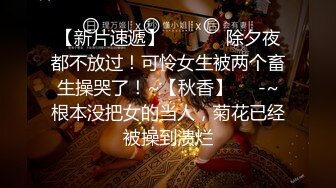 漂亮眼睛微毛肥穴口罩妹子露逼诱惑，黑色网袜拨开丁字裤拉扯，近距离特写掰穴翘起双腿，诱人嫩穴看着非常诱人