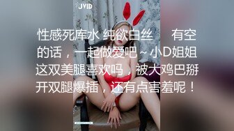 商场厕所偷拍刚开门出来拖地的小美女