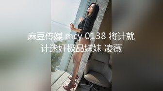 小黑鸭开盲盒寻欢，开到个丸子头小少妇，口活真的棒吸的老哥爽叫，抬起大白腿猛操，扶着屁股后入撞击