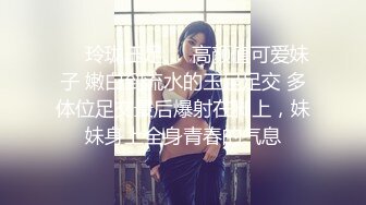   肉欲系大奶小骚货！白丝袜揉搓肥穴！操逼大战，后入撞击奶子直晃，淫语骚话不断，操我骚逼