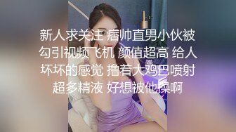 商场白色隔板全景后拍多位美女尿尿1 (3)